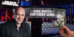 Contender Series Dany Whites - MMA Cage - Mano sosteniendo dinero