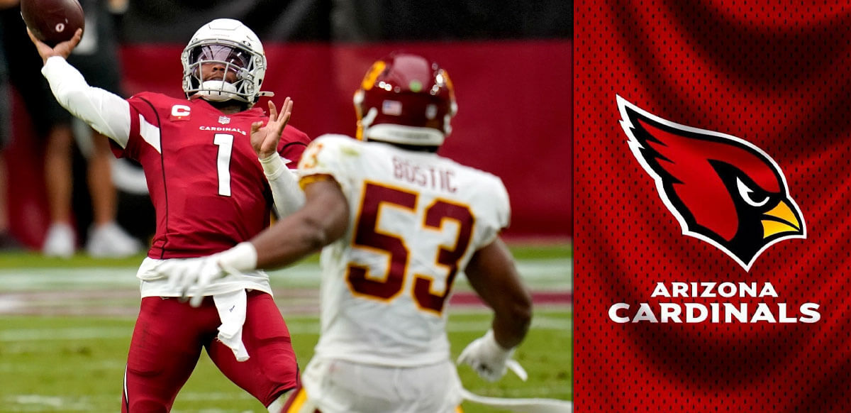 Kyler Murray con los Cardinals al fondo