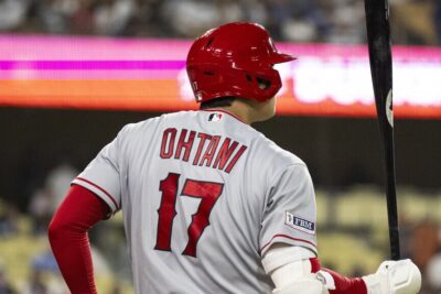 Las probabilidades favorecen que Shohei Ohtani se quede con los ángeles después de la fecha límite de canjes